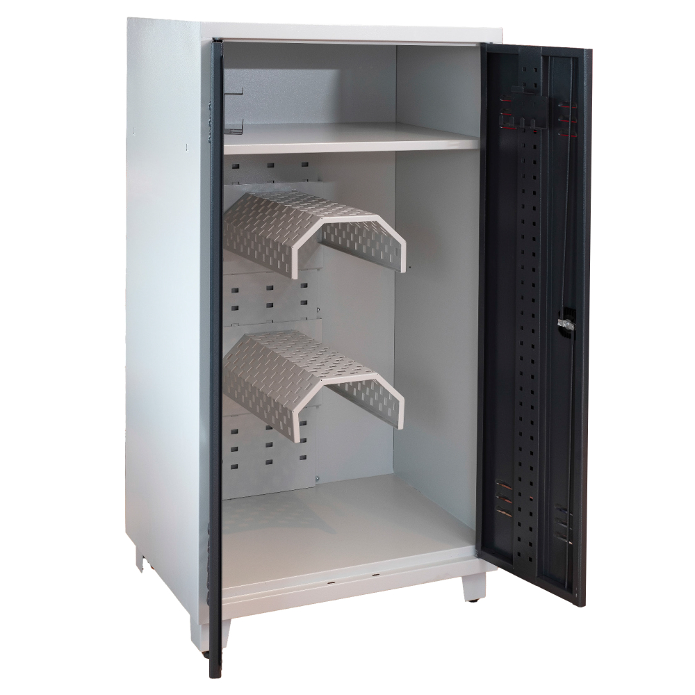 Kovov� staj�ov� skri�a na 2 sedl� a jazdeck� potreby, uzamykate�n�